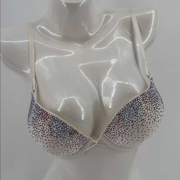 Victoria’s Secret Fashion Show 2010 Swarovski Miraculous Plunge Bra & Thong - Picture 7 of 16